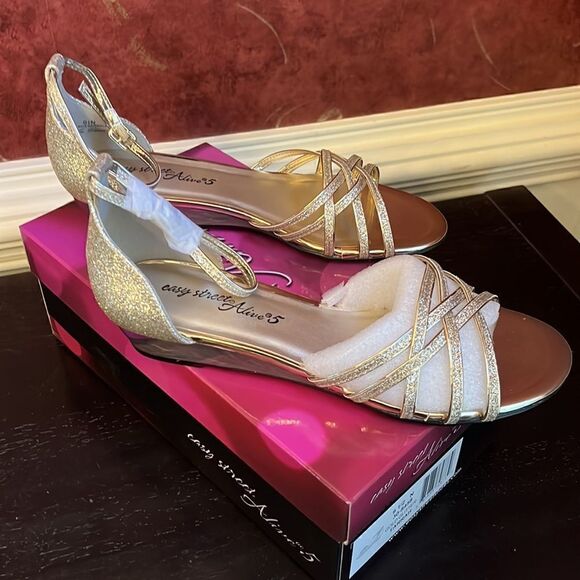 Easy Street Tarrah Wedge Sandals Gold/Glitter Size 8.5 Narrow - Picture 3 of 5